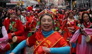 L'année du lapin célébrée à New York lors de la parade du Nouvel An lunaire à Chinatown