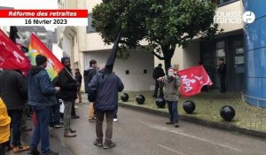 VIDÉO. À Quimper, des militants sont rassemblés devant la permanence de la députée Annaïg Le Meur
