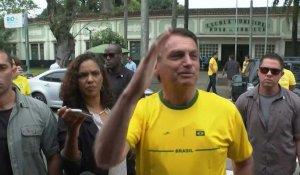 Brésil: le président sortant Bolsonaro arrive pour voter