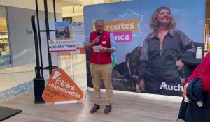 Le directeur d'Auchan Longuenesse présente Auchan Tour et les producteurs qu'ils vont visiter
