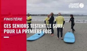 VIDÉO. En Finistère, ces seniors enfilent les combinaisons et montent sur des planches de surf, pour la première fois !