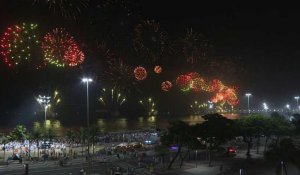 Rio célèbre 2023 avec un feu d'artifice sur la plage de Copacabana