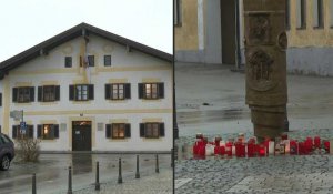 Allemagne: cierges devant la maison natale du pape émérite Benoît XVI en Bavière