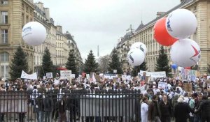 Paris: les médecins libéraux manifestent pour obtenir une revalorisation de la consultation