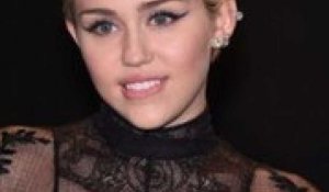Bio : Miley Cyrus