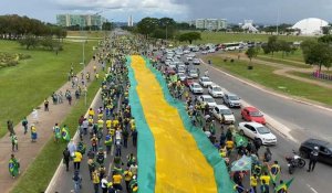 Brésil: des bolsonaristes sèment le chaos dans les lieux du pouvoir à Brasilia