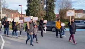 Leers : des parents manifestent en mairie contre l’augmentation des tarifs municipaux