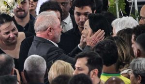 Comme des milliers de Brésiliens, Lula a rendu un dernier hommage au "Roi" Pelé à Santos