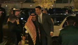 Cristiano Ronaldo arrive au stade avant l'officialisation de sa signature à Al-Nassr