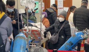 Les hôpitaux de Shanghai surchargés face à l'afflux de patients Covid
