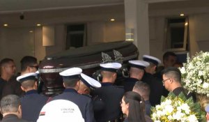Le cercueil du grand footballeur brésilien Pelé arrive au cimetière
