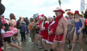 Malo-les-Bains : un "bain des givrés" du Nouvel An dans un air très doux
