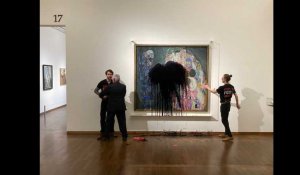 Des militants écologistes aspergent de liquide noir un chef d'oeuvre de Klimt 
