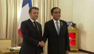 Macron accueilli par le Premier ministre thaïlandais en marge du sommet de l'Apec