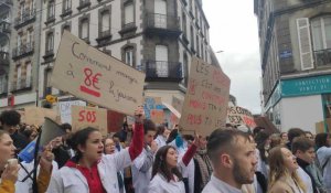 350 étudiants en médecine de Brest ont manifesté contre la mise en place d'une quatrième année d'internat