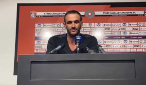 Football : Nicolas Rabuel dépité après la défaite de Valenciennes à Laval en Ligue 2
