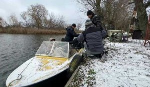 Ukraine: dans le froid et sous les bombes, la périlleuse traversée du Dniepr à Kherson