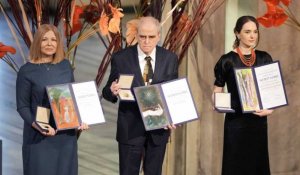 Nobel de la paix : les lauréats ont reçu leur prix à Oslo, ils dénoncent la guerre "folle" de Moscou