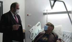 Covid-19: visite du ministre de la Santé dans un hôpital de banlieue parisienne