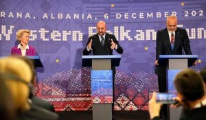 L'UE veut s'assurer que les pays des Balkans restent attachés au bloc