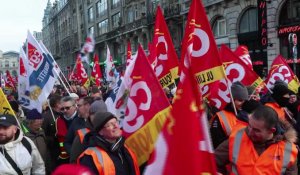 "La réformes des retraites, on n'en veut pas", scandent les 30 000 manifestants à Lille