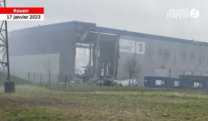 Les flammes qui ont détruit l’entrepôt près de Rouen ont laissé la place à une odeur désagréable