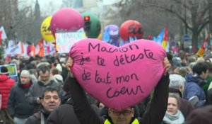 Retraites: à Paris, le cortège de la manifestation s'élance