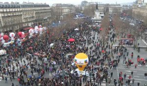 Retraites: à Paris, les manifestants se rassemblent sur la place de la République