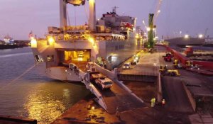 Aux Pays-Bas, débarquement de véhicules militaires américains pour renforcer l'Otan