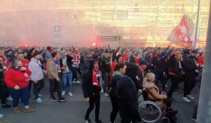 Ambiance parvis du stade Pierre Mauroy avant le derby Lille Lens