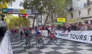 Paris-Tours 2022 - Arnaud Démare récidive et s'offre un doublé ! Edward Theuns 2e, Sam Bennett 3e