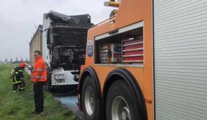 Saint-Martin-lez-Tatinghem: un camion en feu sur la D942