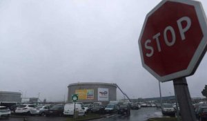 Crise du carburant en France : dépôts toujours bloqués, stations à sec