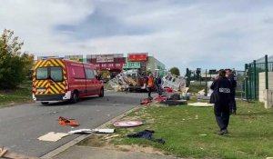 Un véhicule explose dans la zone commerciale