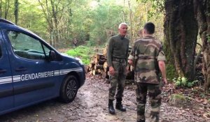 Réserve de la gendarmerie : exercice de menottage et de contrôle au sol