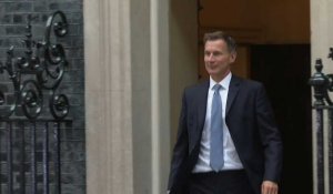 Le nouveau Chancelier britannique Jeremy Hunt quitte 10 Downing Street