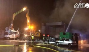 VIDÉO. Aux Châtelets près de Saint-Brieuc, un incendie détruit des épaves de voiture dans une casse