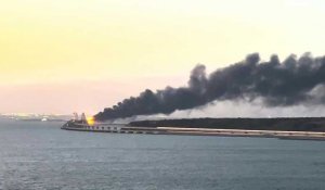 L'explosion d'un véhicule piégé paralyse le pont russe de Crimée