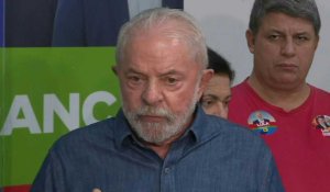 Lula dénonce les "moyens" utilisés par Bolsonaro pour faire campagne