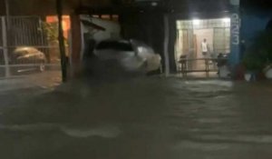 Au Mexique, l'ouragan Roslyn frappe la station balnéaire de Puerto Vallarta