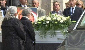 Obsèques de Lola : son cercueil sort de l'église