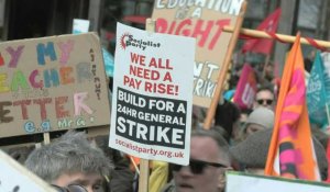Manifestation de milliers d'enseignants à Londres pour la plus grande grève de la décennie