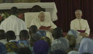 Le pape François préside une prière à la cathédrale Notre-Dame du Congo