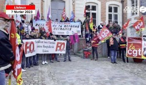 VIDEO. Grève du 7 février. A Lisieux, les 1 850 manifestants envahissent la cour de la mairie
