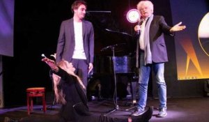 Aurore Delplace et Kevin Levy rendent hommage à Jean-Jacques Annaud pendant le Festival TV de...