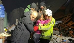 "Où est ma maman?": une fillette retrouvée sous des décombres après le séisme en Turquie