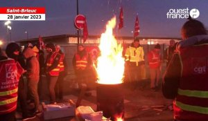 VIDÉO. À Saint-Brieuc, le dépôt de bus bloqué par des manifestants contre la réforme des retraites