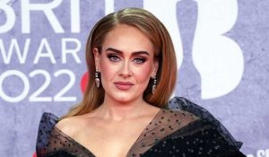 Adele : la raison pour laquelle la chanteuse éclate en sanglots sur scène