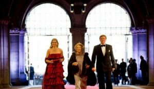 Les Néerlandais disent adieu à la reine Béatrix et accueillent le roi Willem-Alexander