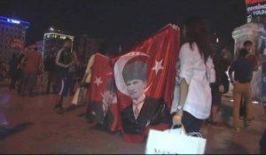 Reportage place Taksim : "Défendre l'héritage d'Ataturk"